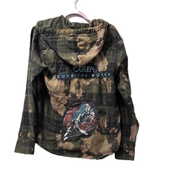 Queen flannel hoodie up cycle bleach pilling - Picture 1 of 9